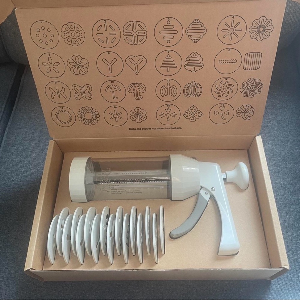 Pampered Chef Gray Cookie Press with Discs